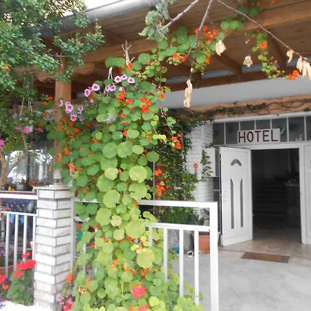 德国酒店 Paralía